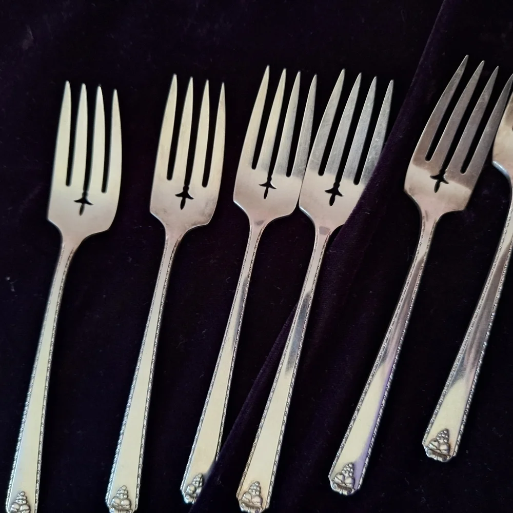 Prestige Silver Dining Flatware Collection with Classic Design Lot 1